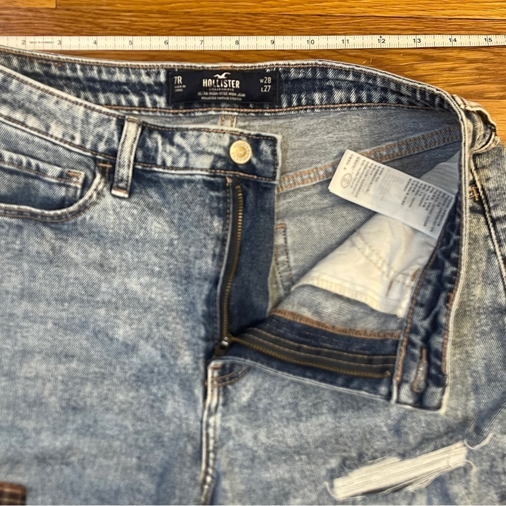 Hollister Ultra High Rise Mom Jeans Distressed Patch Design Denim - Size 7R - Picture 3 of 7